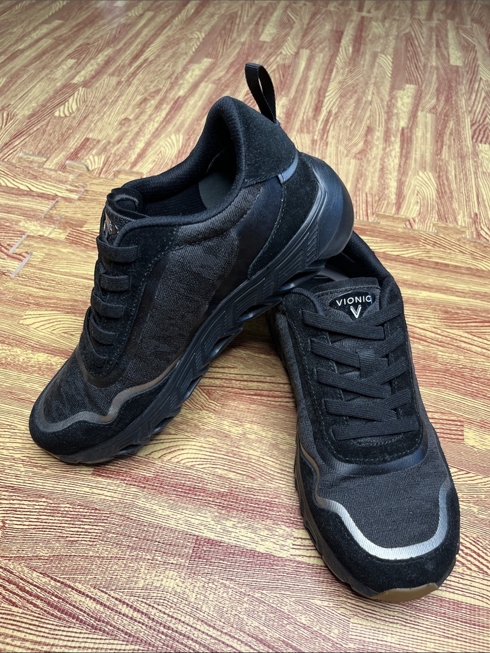 Vionic Presley Athletic Sneakers Black w Reflective Trim NWOT